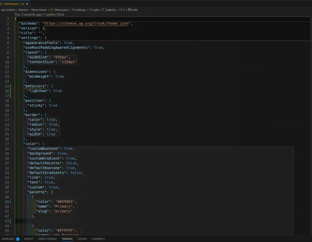 Kod JSON z ustawieniami kolorów i stylów dla motywu WordPress.
